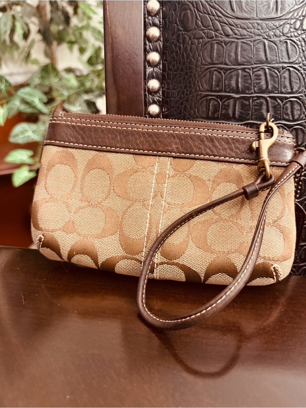 Authentic 8 X 5 Coach Brown Signature Canvas Wristlet with Leather Trim - Picture 2 of 3